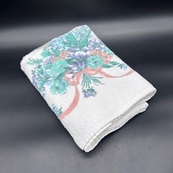 Seagull Other - Vintage Bath Towel 1980s Seagull Floral Bouquet Romantic Cottagecore Pink Green